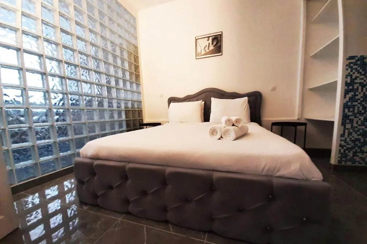 Apartment Sweet In Montmartre
